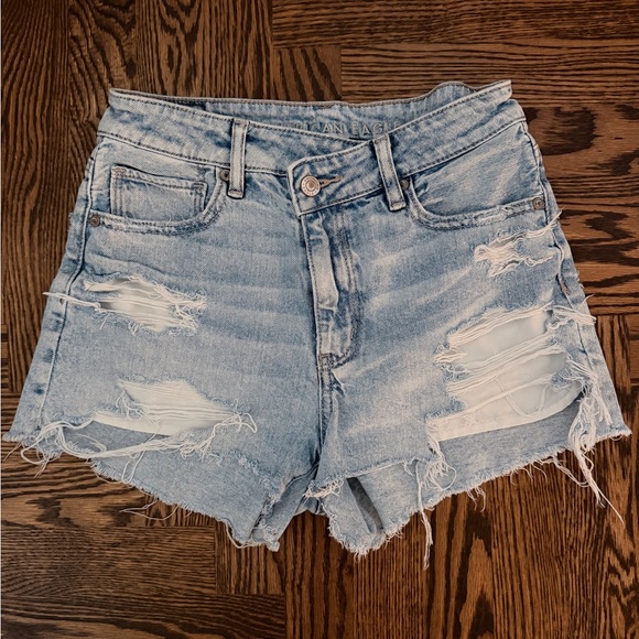 American Eagle Strigid Denim Mom Shorts Distressed Light Blue - Picture 2 of 7